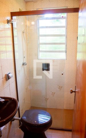 Casa à venda com 615m², 5 quartos e 4 vagas Casa à venda com 615m², 5 quartos e 4 vagasBanheiro de hóspede
