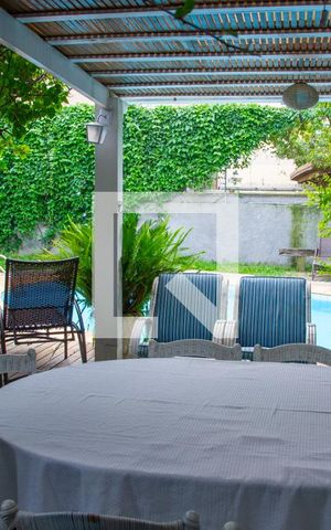 Casa à venda com 615m², 5 quartos e 4 vagas Casa à venda com 615m², 5 quartos e 4 vagasÁrea da Piscina