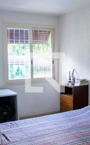 Casa à venda com 615m², 5 quartos e 4 vagas Casa à venda com 615m², 5 quartos e 4 vagasQuarto 1