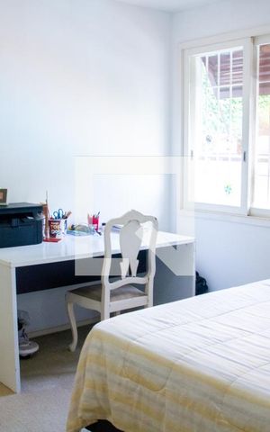 Casa à venda com 615m², 5 quartos e 4 vagas Casa à venda com 615m², 5 quartos e 4 vagasQuarto 2