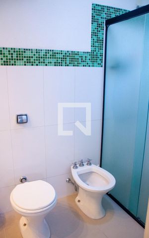 Casa à venda com 615m², 5 quartos e 4 vagas Casa à venda com 615m², 5 quartos e 4 vagasBanheiro da Suíte