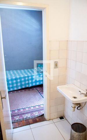 Casa à venda com 615m², 5 quartos e 4 vagas Casa à venda com 615m², 5 quartos e 4 vagasBanheiro de serviço