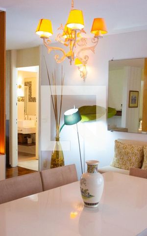 Casa à venda com 615m², 5 quartos e 4 vagas Casa à venda com 615m², 5 quartos e 4 vagasSala de Jantar