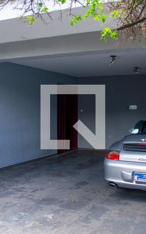 Casa à venda com 615m², 5 quartos e 4 vagas Casa à venda com 615m², 5 quartos e 4 vagasGaragem
