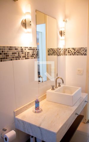 Casa à venda com 615m², 5 quartos e 4 vagas Casa à venda com 615m², 5 quartos e 4 vagasBanheiro