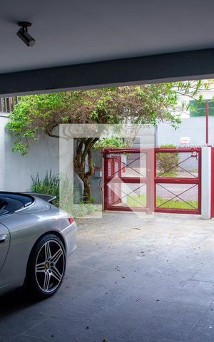Casa à venda com 615m², 5 quartos e 4 vagas Casa à venda com 615m², 5 quartos e 4 vagasGaragem