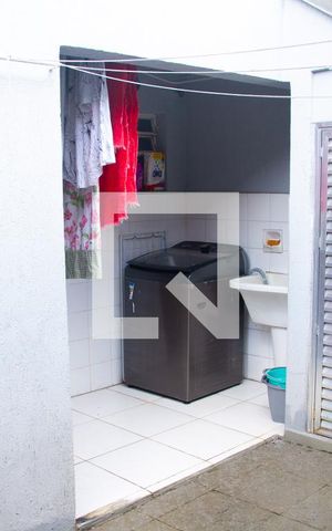 Casa à venda com 615m², 5 quartos e 4 vagas Casa à venda com 615m², 5 quartos e 4 vagasÁrea de Serviço