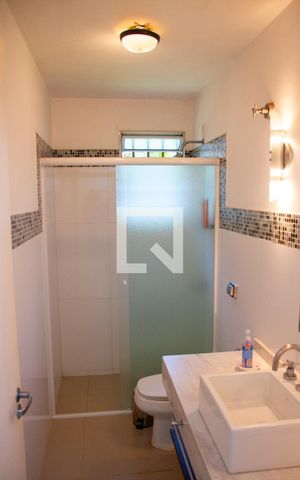 Casa à venda com 615m², 5 quartos e 4 vagas Casa à venda com 615m², 5 quartos e 4 vagasBanheiro