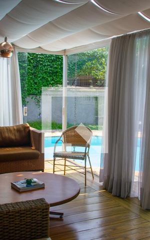 Casa à venda com 615m², 5 quartos e 4 vagas Casa à venda com 615m², 5 quartos e 4 vagasHall da piscina