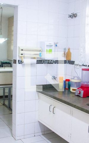 Casa à venda com 615m², 5 quartos e 4 vagas Casa à venda com 615m², 5 quartos e 4 vagasCozinha