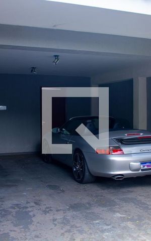 Casa à venda com 615m², 5 quartos e 4 vagas Casa à venda com 615m², 5 quartos e 4 vagasGaragem