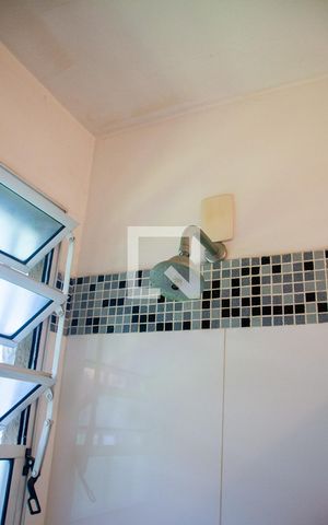 Casa à venda com 615m², 5 quartos e 4 vagas Casa à venda com 615m², 5 quartos e 4 vagasBanheiro