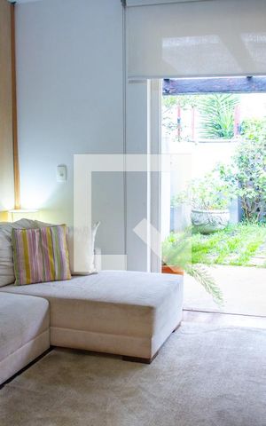 Casa à venda com 615m², 5 quartos e 4 vagas Casa à venda com 615m², 5 quartos e 4 vagasSala de TV