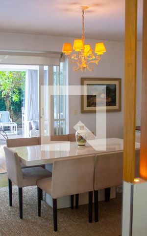 Casa à venda com 615m², 5 quartos e 4 vagas Casa à venda com 615m², 5 quartos e 4 vagasSala de Jantar