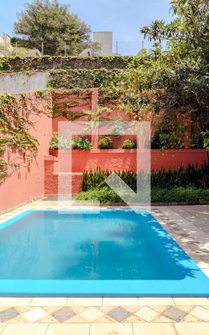 Casa à venda com 460m², 4 quartos e 4 vagas Casa à venda com 460m², 4 quartos e 4 vagasÁrea externa