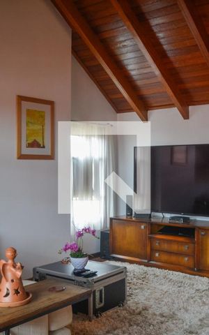 Casa de condomínio à venda com 230m², 3 quartos e 2 vagas Casa de condomínio à venda com 230m², 3 quartos e 2 vagasSótão