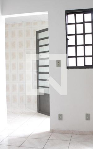 Casa para alugar com 40m², 1 quarto e sem vaga Casa para alugar com 40m², 1 quarto e sem vagaSala