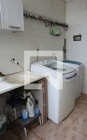 Casa à venda com 609m², 5 quartos e 4 vagasÁrea de Serviço