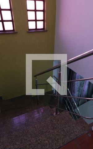 Casa à venda com 280m², 3 quartos e 5 vagasEscadas