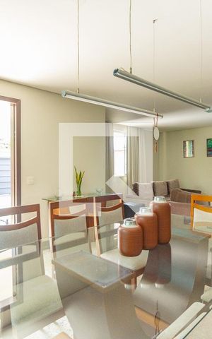 Casa à venda com 1000m², 4 quartos e 6 vagas Casa à venda com 1000m², 4 quartos e 6 vagasCopa