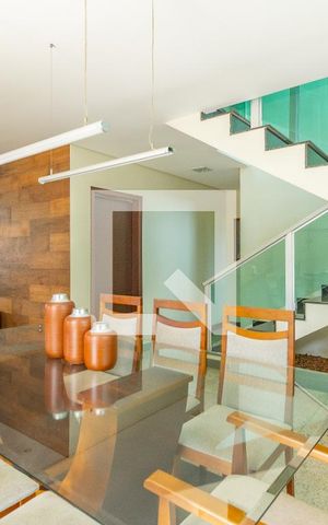 Casa à venda com 1000m², 4 quartos e 6 vagas Casa à venda com 1000m², 4 quartos e 6 vagasCopa