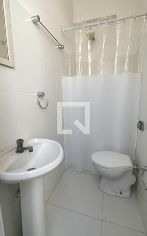 Apartamento à venda com 400m², 4 quartos e 2 vagas Apartamento à venda com 400m², 4 quartos e 2 vagasBanheiro de Serviço