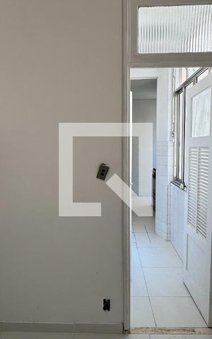 Apartamento à venda com 400m², 4 quartos e 2 vagas Apartamento à venda com 400m², 4 quartos e 2 vagasQuarto de Serviço