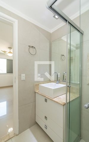 Apartamento para alugar com 72m², 2 quartos e 2 vagas Apartamento para alugar com 72m², 2 quartos e 2 vagasBanheiro Corredor