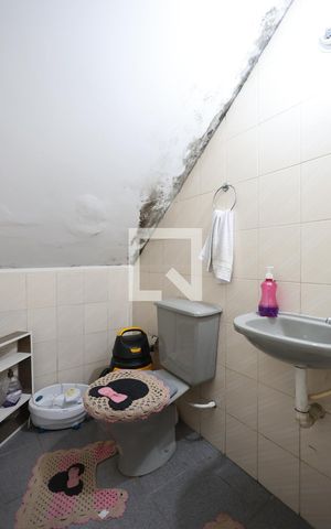Casa à venda com 240m², 3 quartos e 3 vagas Casa à venda com 240m², 3 quartos e 3 vagasLavabo da garagem