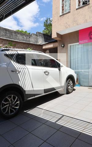 Casa à venda com 240m², 3 quartos e 3 vagas Casa à venda com 240m², 3 quartos e 3 vagasGaragem