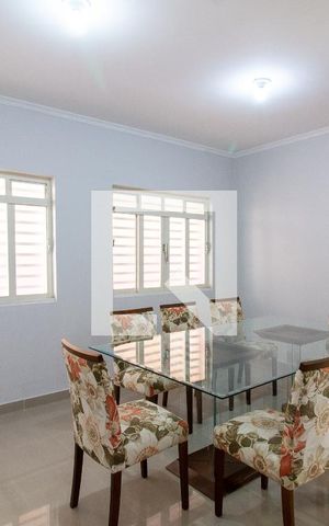 Casa à venda com 150m², 3 quartos e 4 vagas Casa à venda com 150m², 3 quartos e 4 vagasSala