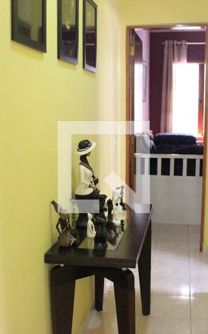 Casa à venda com 157m², 3 quartos e 4 vagasCorredor para o quarto 1