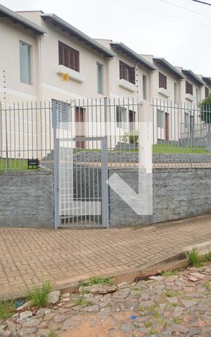 Casa de condomínio para alugar com 59m², 2 quartos e 2 vagas Casa de condomínio para alugar com 59m², 2 quartos e 2 vagasFachada