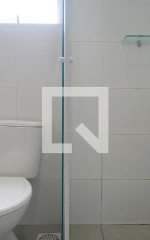 Casa de condomínio para alugar com 59m², 2 quartos e 2 vagas Casa de condomínio para alugar com 59m², 2 quartos e 2 vagasBanheiro