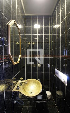 Casa à venda com 344m², 4 quartos e 6 vagasLavabo