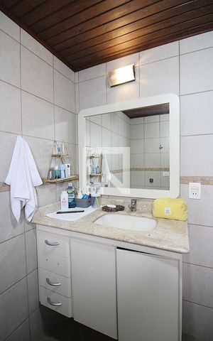Casa à venda com 344m², 4 quartos e 6 vagasBanheiro Edícula  