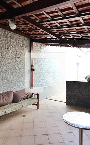 Casa à venda com 344m², 4 quartos e 6 vagasÁrea de Serviço Edícula  