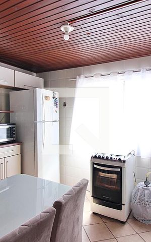 Casa à venda com 344m², 4 quartos e 6 vagasCozinha  Edícula  
