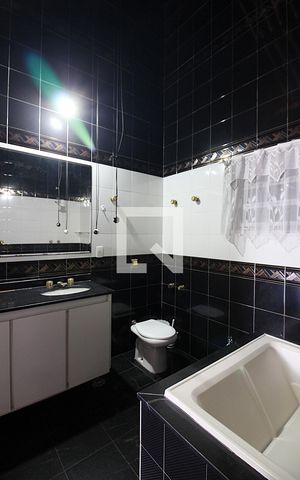 Casa à venda com 344m², 4 quartos e 6 vagasQuarto 1 - Suíte Banheiro 