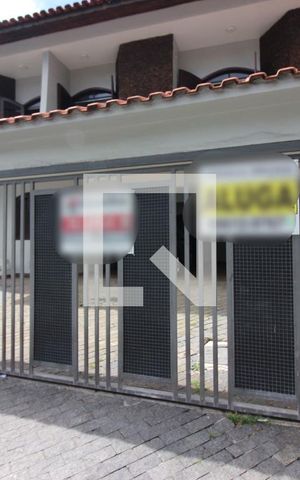 Casa à venda com 344m², 4 quartos e 6 vagasFachada 