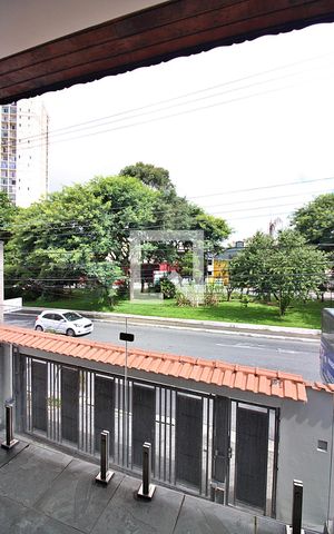 Casa à venda com 344m², 4 quartos e 6 vagasQuarto 2 Sacada 