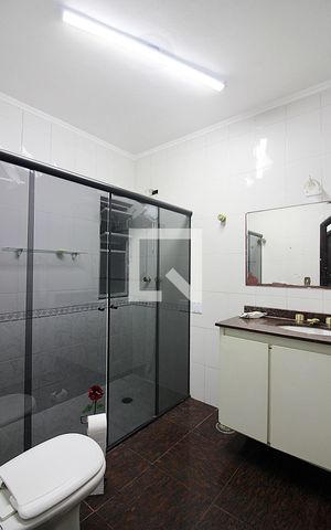 Casa à venda com 344m², 4 quartos e 6 vagasBanheiro Social
