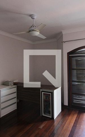 Casa à venda com 344m², 4 quartos e 6 vagasQuarto 1 - Suíte