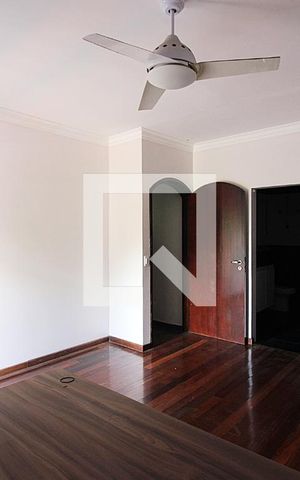 Casa à venda com 344m², 4 quartos e 6 vagasQuarto 1 - Suíte