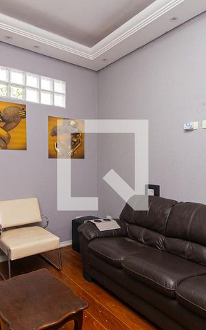 Casa à venda com 100m², 5 quartos e sem vaga Casa à venda com 100m², 5 quartos e sem vagaSala