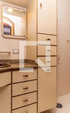 Casa à venda com 300m², 5 quartos e 2 vagas Casa à venda com 300m², 5 quartos e 2 vagasBanheiro do quarto 1