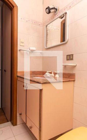 Casa à venda com 300m², 5 quartos e 2 vagas Casa à venda com 300m², 5 quartos e 2 vagasBanheiro do quarto 2