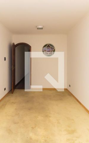 Casa à venda com 300m², 5 quartos e 2 vagas Casa à venda com 300m², 5 quartos e 2 vagasQuarto 4