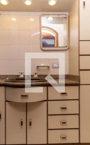 Casa à venda com 300m², 5 quartos e 2 vagas Casa à venda com 300m², 5 quartos e 2 vagasBanheiro do quarto 1