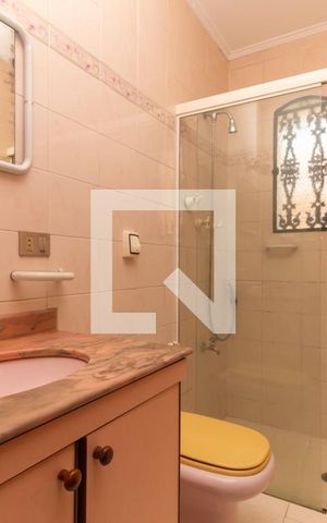 Casa à venda com 300m², 5 quartos e 2 vagas Casa à venda com 300m², 5 quartos e 2 vagasBanheiro do quarto 2